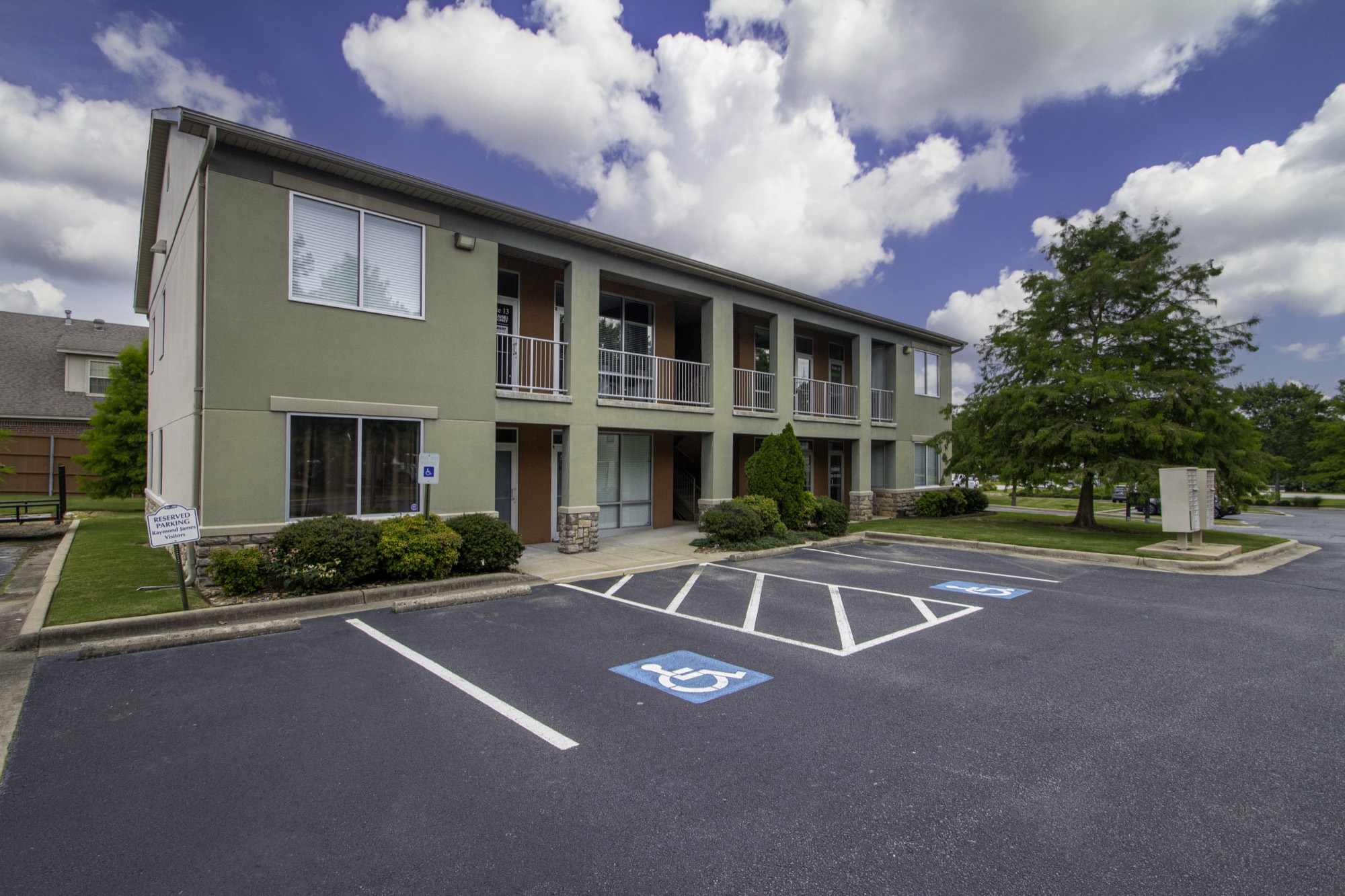 Office building with front-door parking at Highway 10 Office Park
